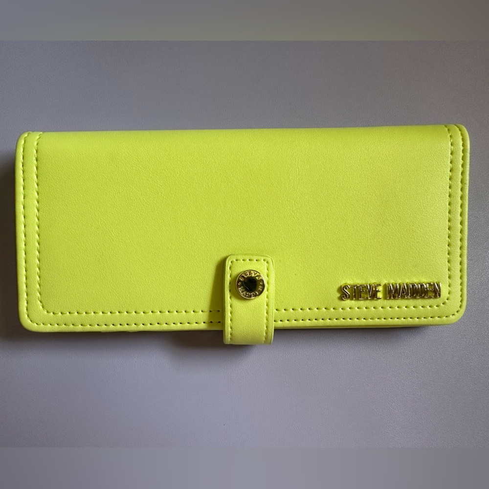 Steve Madden slimline wallet neon yellow absolutely gorgeous